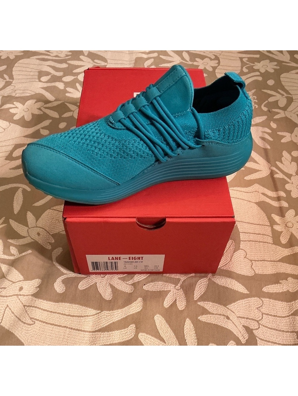 NWT Women’s Lane Eight Sneakers Sz 7 1/2